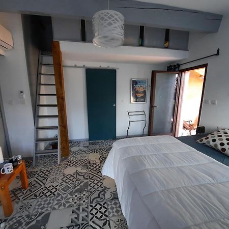 Le Lodge Des Chenes Brousses-et-Villaret Exteriér fotografie